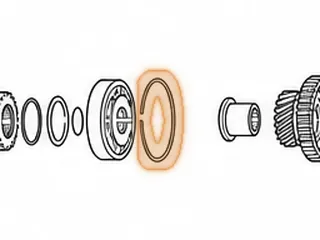 Snap Ring, S24A / A24A / A4RA / M4TA / B4RA / M24A / BMXA / MDLA Holds Mainshaft Bearing To Case (Use 60884CA) — Part # 90883A